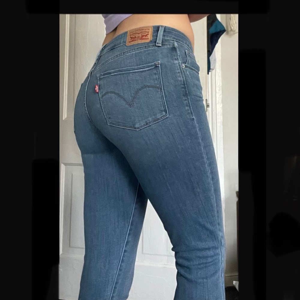 Levi’s size 28 Mid rise skinny cropped jeans